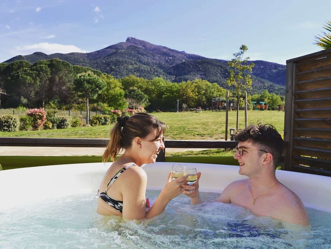 Camping LES ALBERES avec Jacuzzi