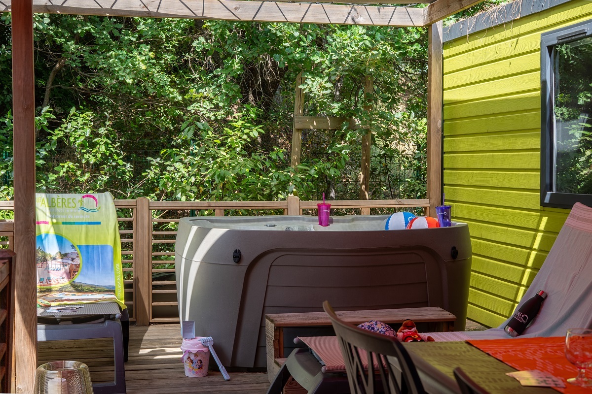 Hebergement avec jacuzzi privatif | Camping Les Albères | Pyrénées-Orientales