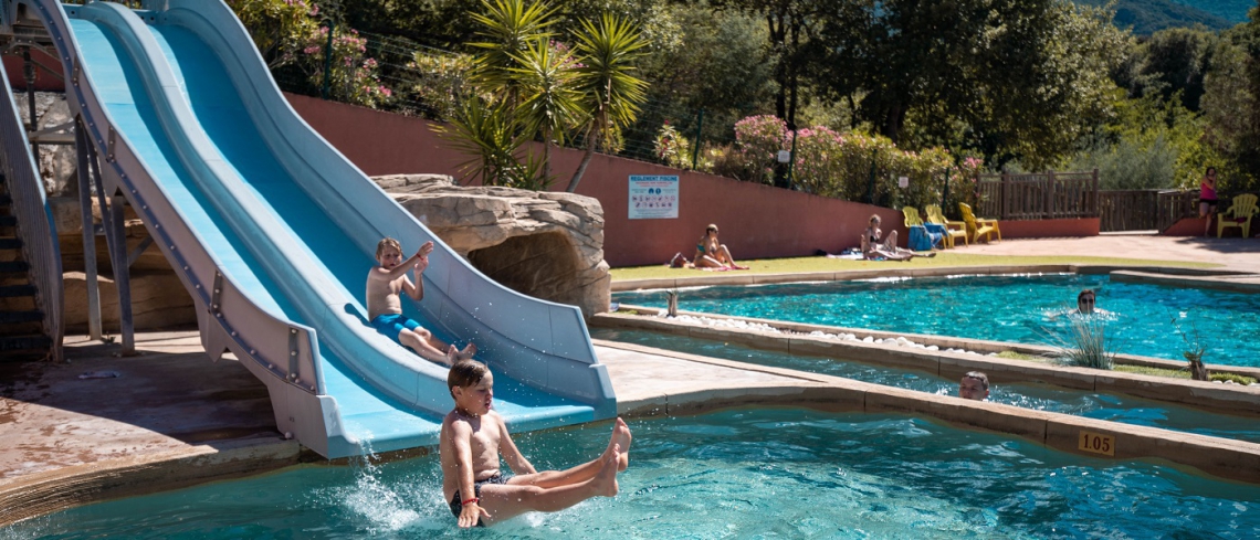 Camping avec toboggan aquatique Occitanie